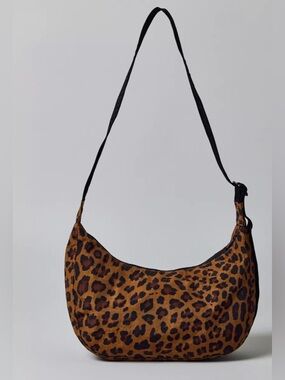 Baggu medium nylon crescent bag purse leopard